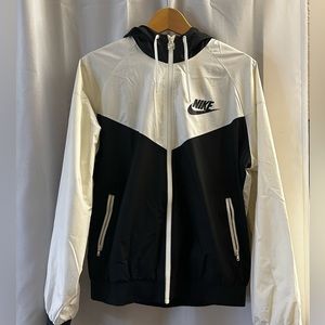 Black and white color block Nike Windrunner - XL